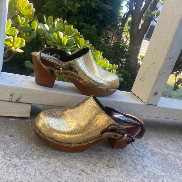 Juicy Couture Golden Clogs - Picture 6 of 12